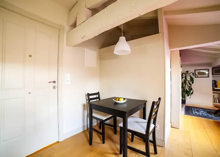 Elkano Room